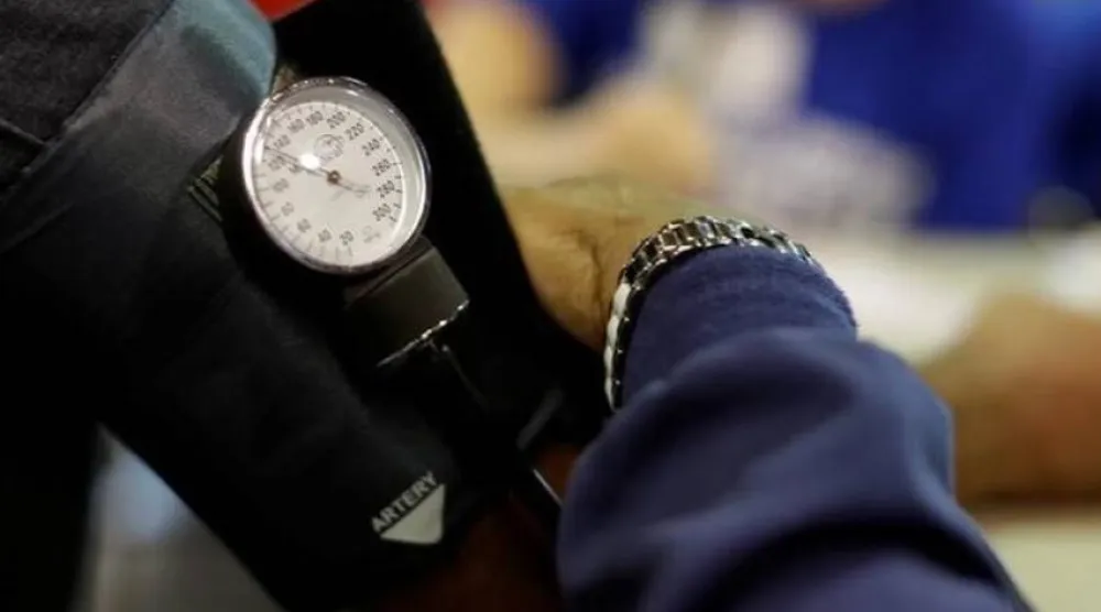 يقاس ضغط الدم بوحدة ملم من الزئبق (أرشيفية - رويترز)