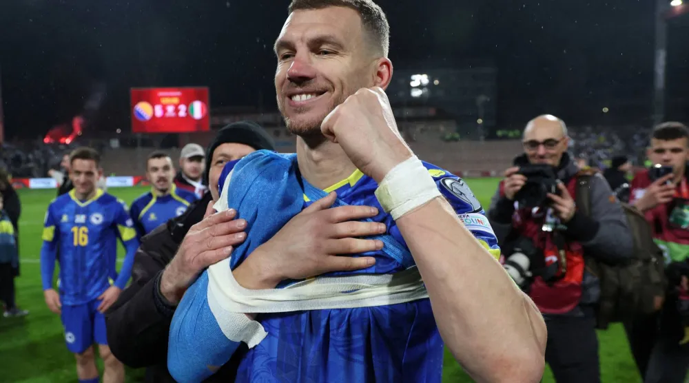 دجيكو محتفلاً بالتأهل للمونديال (رويترز)