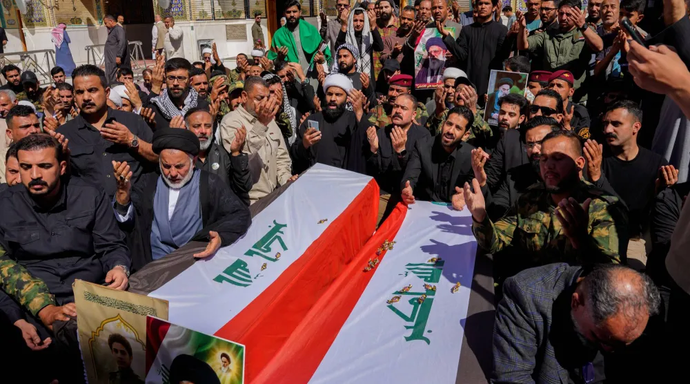 خلال جنازة مقاتل من قوات «الحشد الشعبي» في النجف - 1 أبريل 2026 (أ.ب)