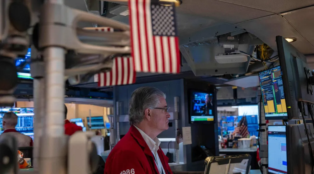 متداول يعمل في بورصة نيويورك (أ.ف.ب)