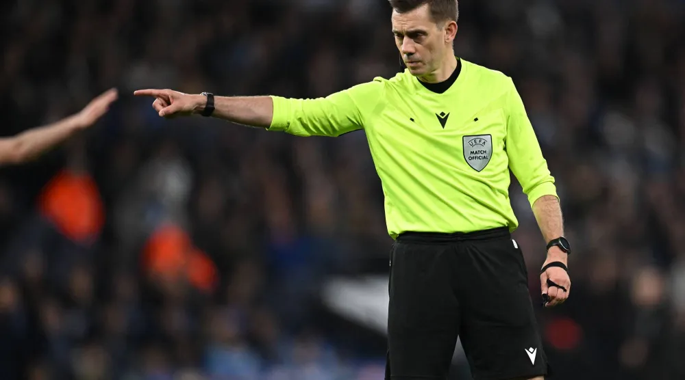 الحكم الفرنسي كليمان توربان (أ.ف.ب)