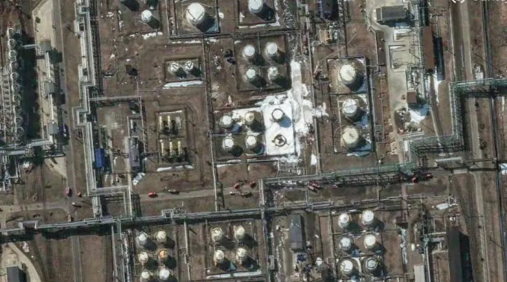 صورة جوية تُظهر أضرار مصفاة نفط روسية بعد هجوم أوكراني في ياروسلافل شمال شرق موسكو بتاريخ 28 مارس 2026 (رويترز)