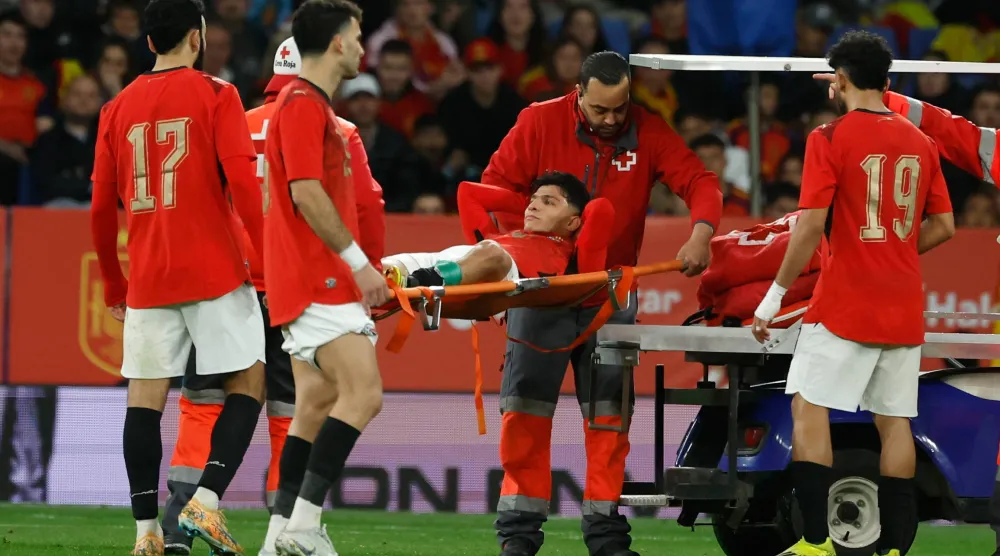 إسلام عيسى تعرض لإصابة خلال مواجهة مصر وإسبانيا ودياً (أ.ب)