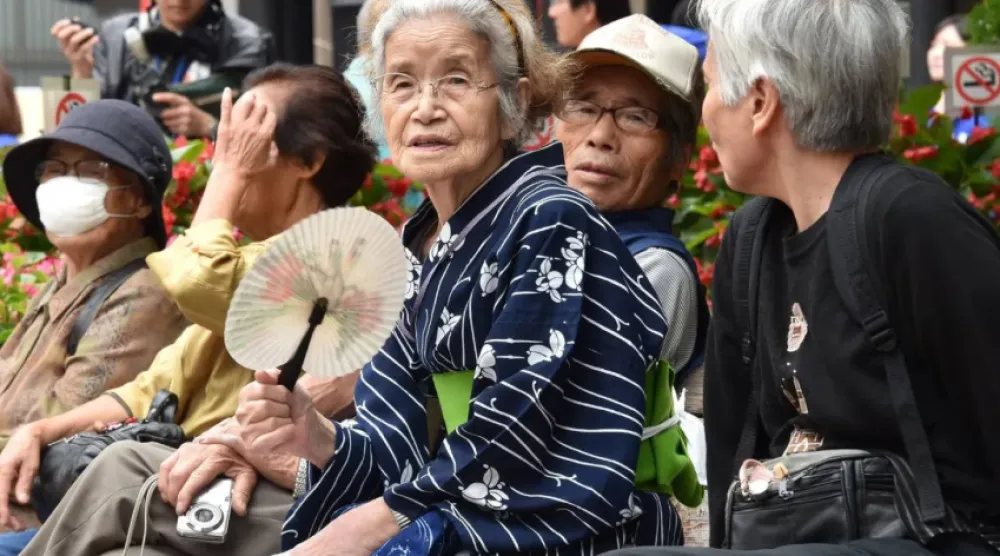 العيش حياة طويلة وصحية يعتمد بشكل كبير على عاداتنا اليومية (أ.ف.ب)