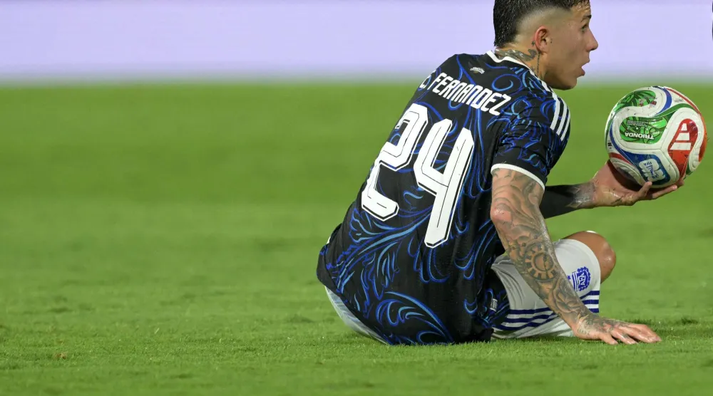 فيرنانديز خلال ودية الأرجنتين أمام زامبيا (أ.ف.ب)