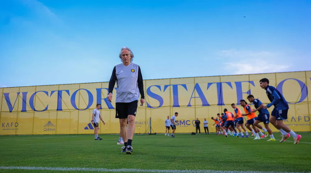 خيسوس خلال قيادته تدريبات النصر الأخيرة (موقع النادي)
