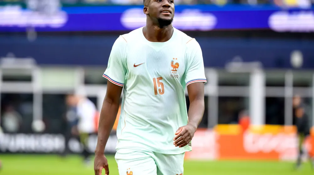 كوناتي خلال مشاركته في ودية فرنسا أمام البرازيل (إ.ب.أ)