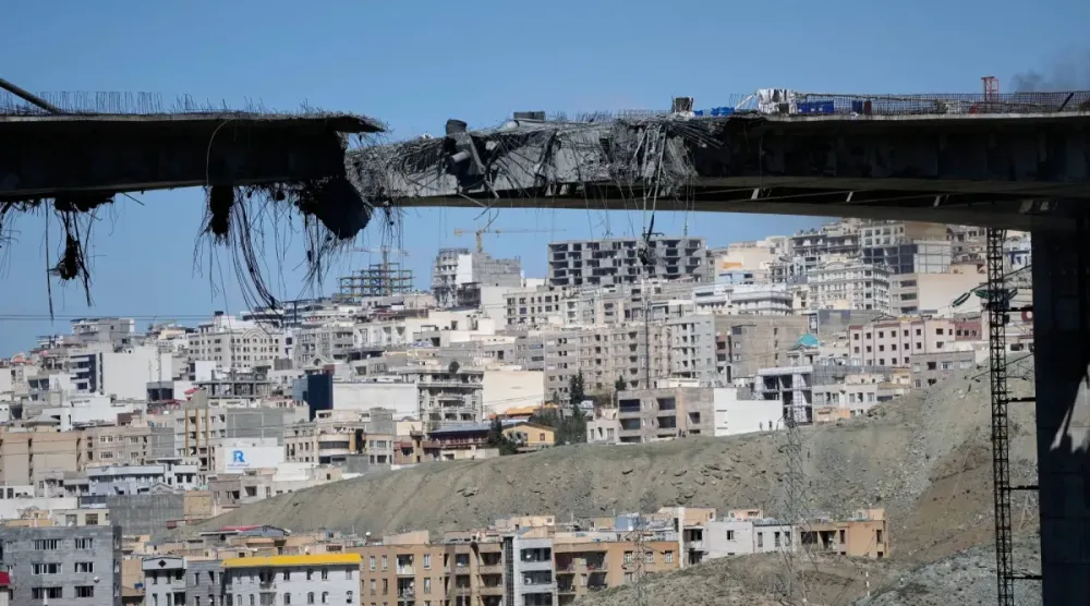 İran İsrail’i vururken Trump altyapıyı hedef almakla tehdit ediyor