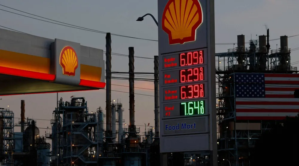 محطة وقود في لوس أنجليس بولاية كاليفورنيا الأميركية (أ ف ب)