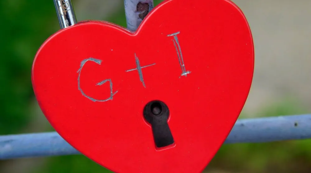 يندفع البعض إلى علاقات عاطفية متكررة دون التعمق في فهم الطرف الآخر (بكسلز)