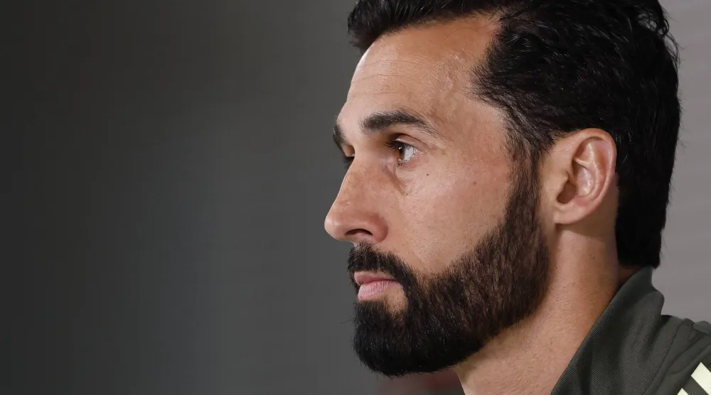 مدرب ريال مدريد ألفارو أربيلوا (إ.ب.أ)