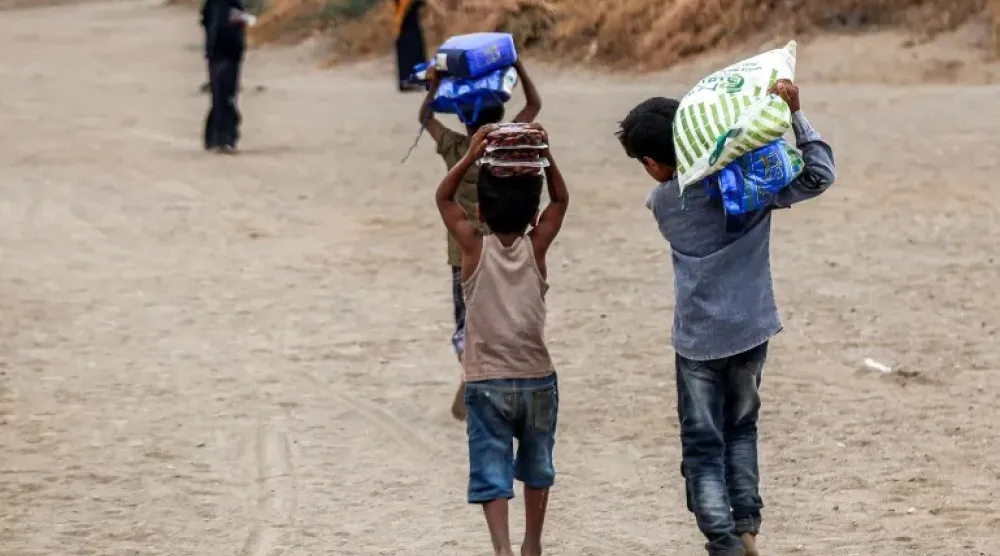 ملايين اليمنيين يواجهون نقصاً حاداً في الغذاء والخدمات وسط تراجع تمويل المساعدات (أ.ف.ب)