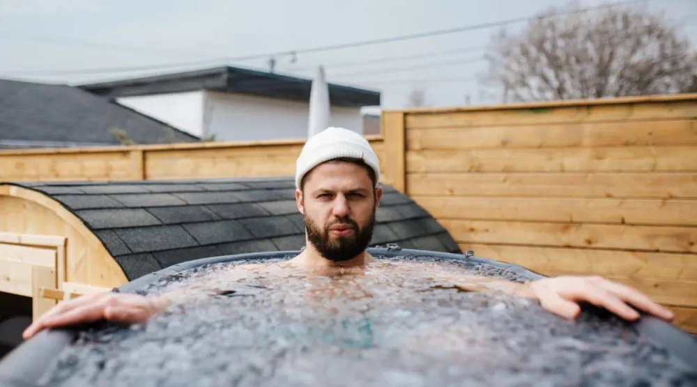 الغمر في المياه الباردة من الممارسات المحببة بين الرياضيين (جامعة تورونتو متروبوليتان)