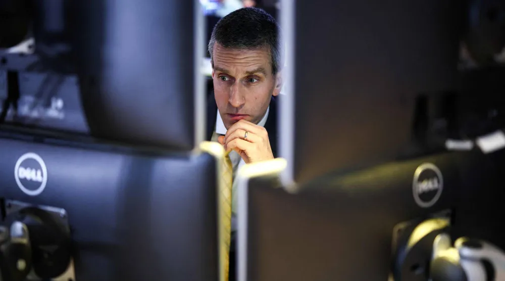 متداول يعمل في بورصة نيويورك (أ.ف.ب)