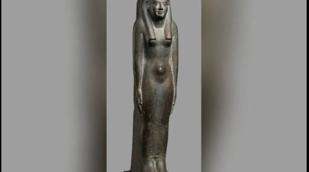 تمثال إيزيس أول قطعة تسجل بالمتحف المصري (المتحف المصري)