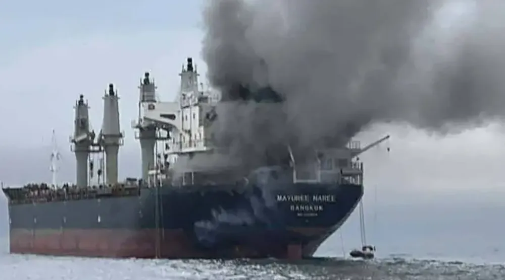 هجوم سابق على ناقلة نفط في مضيق هرمز (أ.ف.ب)