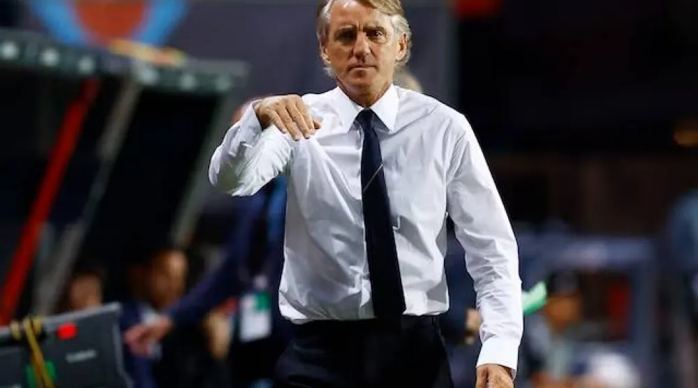 روبرتو مانشيني مدرب منتخب إيطاليا السابق (رويترز)