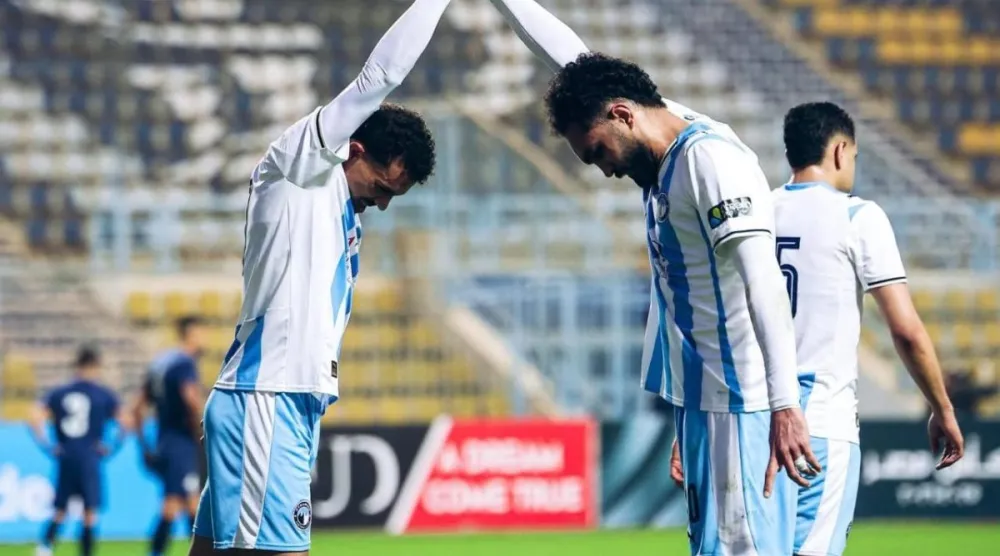 احتفالية لاعبي بيراميدز بالفوز على إنبي (نادي بيراميدز)