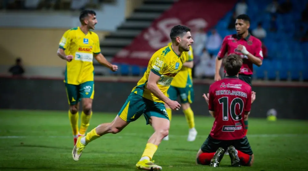 ماسوراس محتفلاً بالهدف (نادي الخليج)