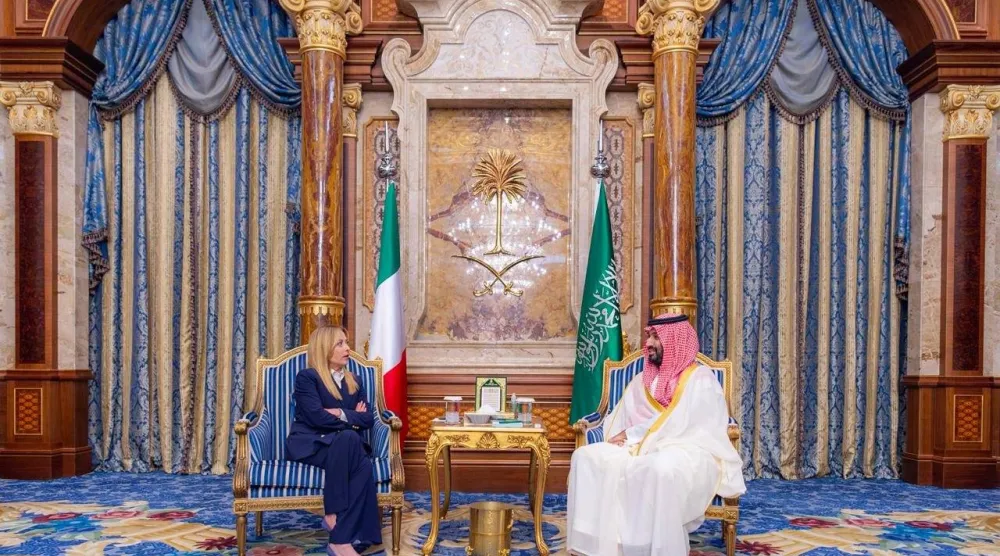 ولي العهد السعودي الأمير محمد بن سلمان خلال لقائه رئيسة الوزراء الإيطالية جورجيا ميلوني في جدة (واس)
