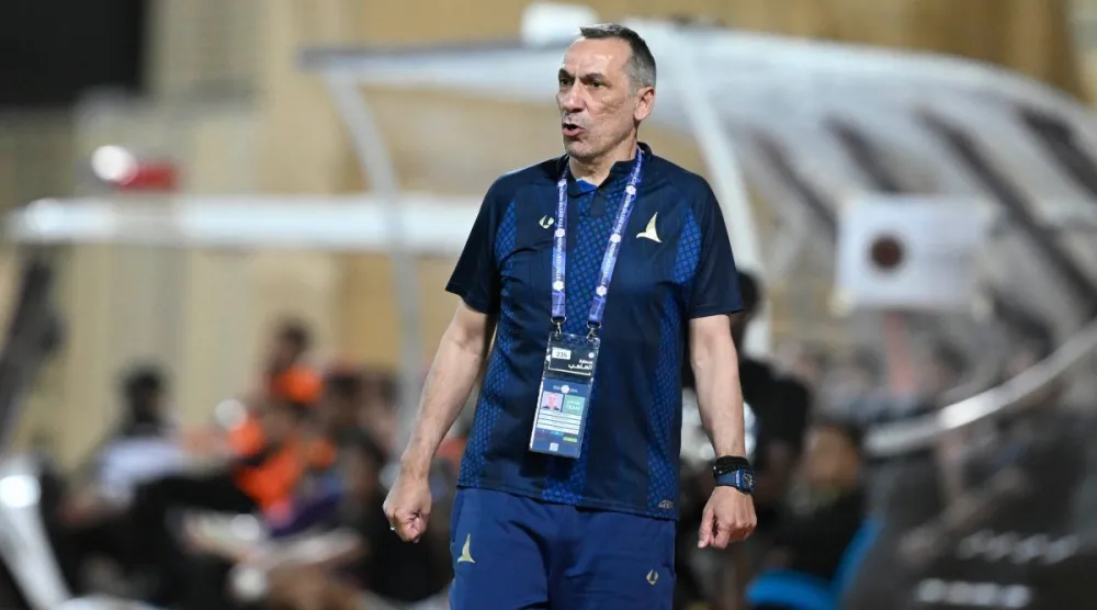 اليوناني جورجيوس دونيس مدرب فريق الخليج (تصوير: بشير صالح)