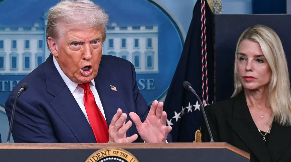 الرئيس الأميركي دونالد ترمب خلال مؤتمر صحافي بالبيت الأبيض (أ.ف.ب)