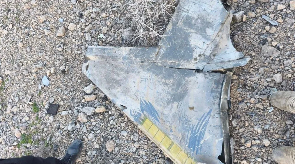 حطام مقاتلة أميركية تحطمت في غرب إيران أمس(شبكات التواصل)