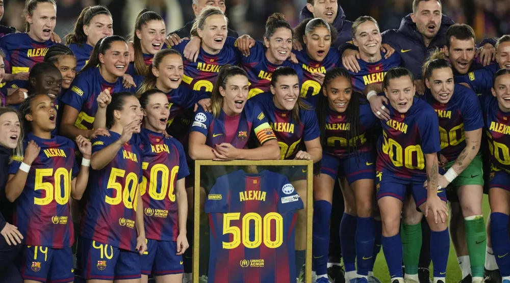 فريق برشلونة لعب أمام أكثر من 60 ألف متفرج في كامب نو (إ.ب.أ)