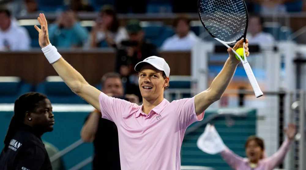 الإيطالي يانيك سينر يستعد لاستعادة صدارة التصنيف العالمي (أ.ب)