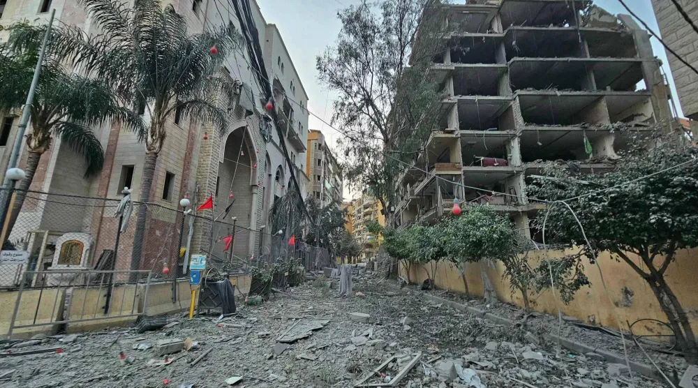 جانب من المباني المتضررة التي استُهدفت بغارات إسرائيلية في حارة حريك في الضاحية الجنوبية لبيروت (أ.ف.ب)