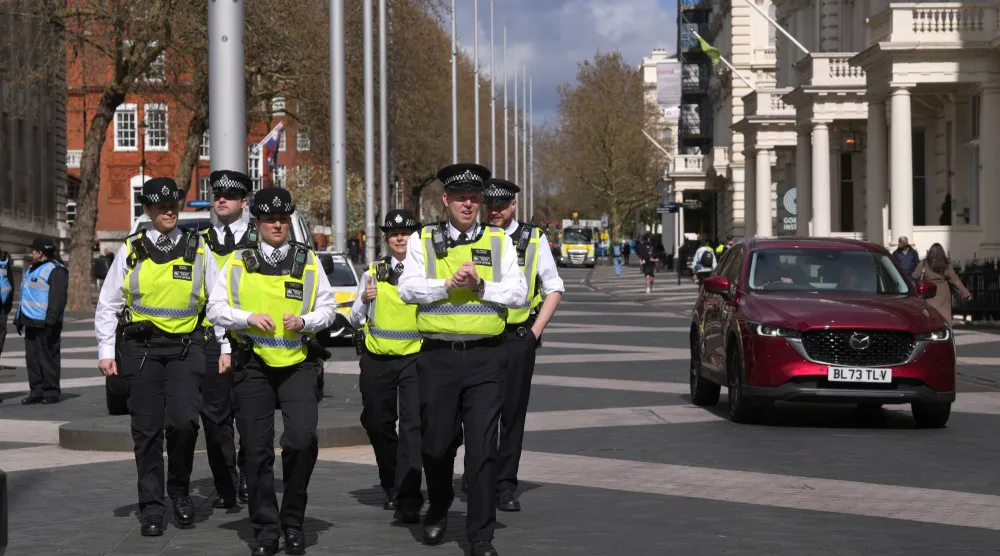 ضباط شرطة «يتركون حقيبة أسلحة» خارج منزل عمدة لندن