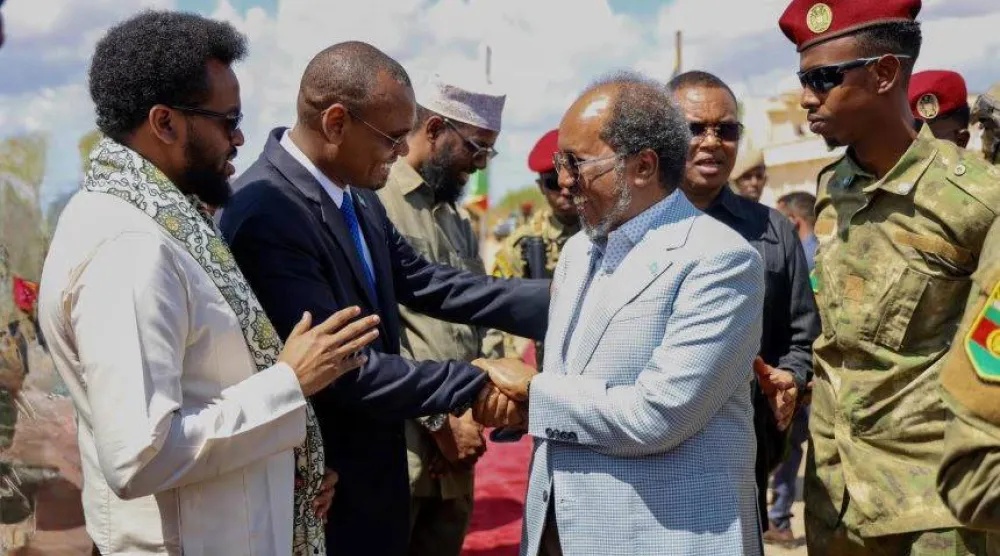 الرئيس الصومالي حسن شيخ محمود خلال زيارة ميدانية إلى مدينة بيدوا العاصمة المؤقتة لولاية جنوب الغرب (وكالة الأنباء الصومالية)