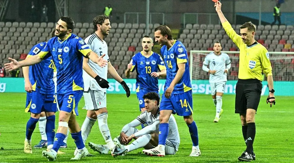 Italy's defender #21 Alessandro Bastoni (C, bottom) receives a red card from French referee Clement Turpin during the FIFA World Cup 2026 European qualification final football match between Bosnia-Herzegovina and Italy at the Bilino-Polje stadium in Zenica on March 31, 2026. (AFP) 
