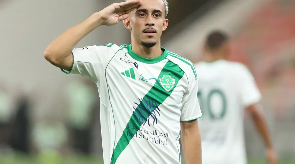 غونزالفيس لاعب الأهلي محتفلاً بهدفه في شباك ضمك (موقع النادي)