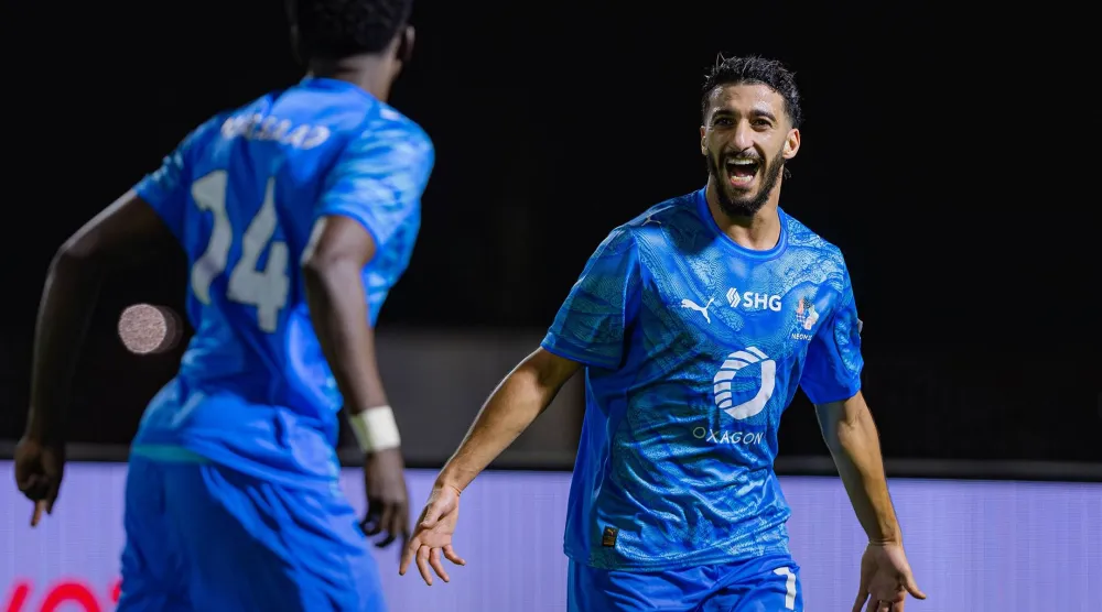 رودريغيز يحتفل مع بن رحمة بهدف الفوز (دوري روشن)