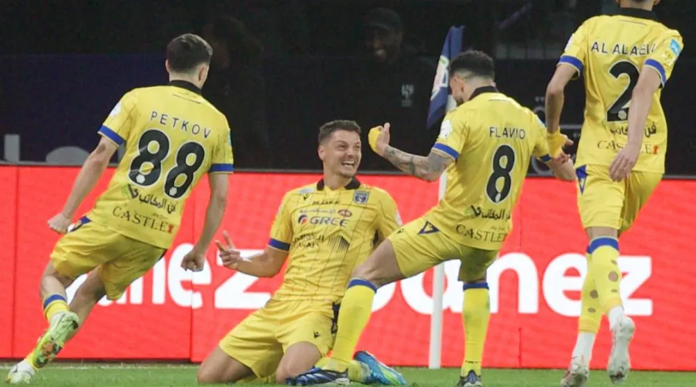 فرحة تعاونية بالهدف الثاني أمام الهلال (تصوير: نايف العتيبي)