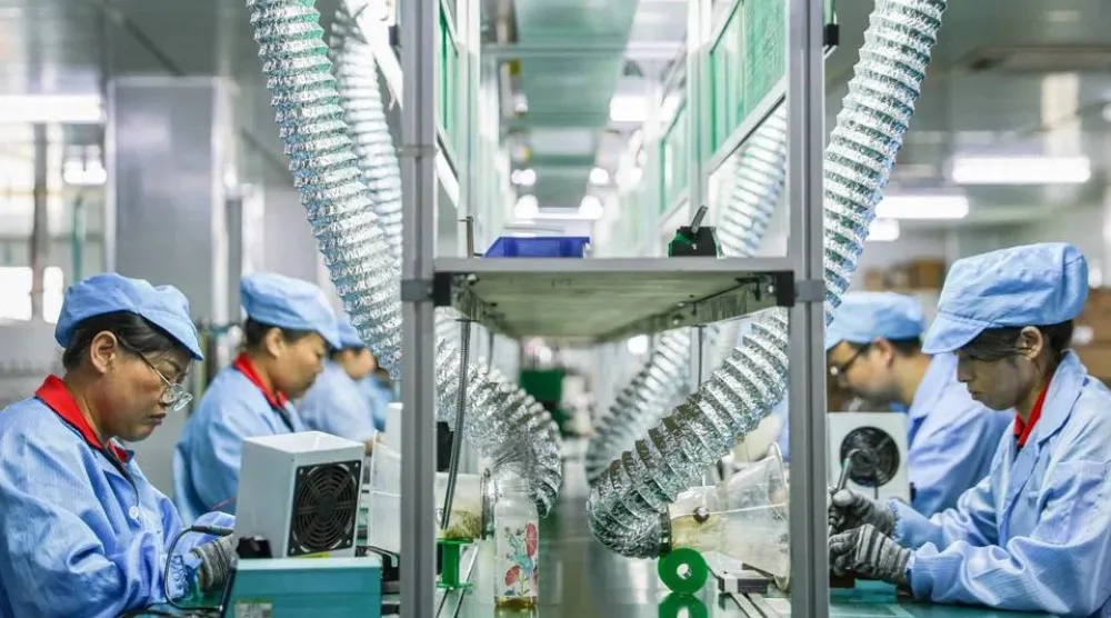 سجَّلت الصين قفزة في إجمالي إيرادات قطاع البرمجيات لتصل إلى 2.15 تريليون يوان خلال يناير وفبراير الماضيين (أ.ف.ب)