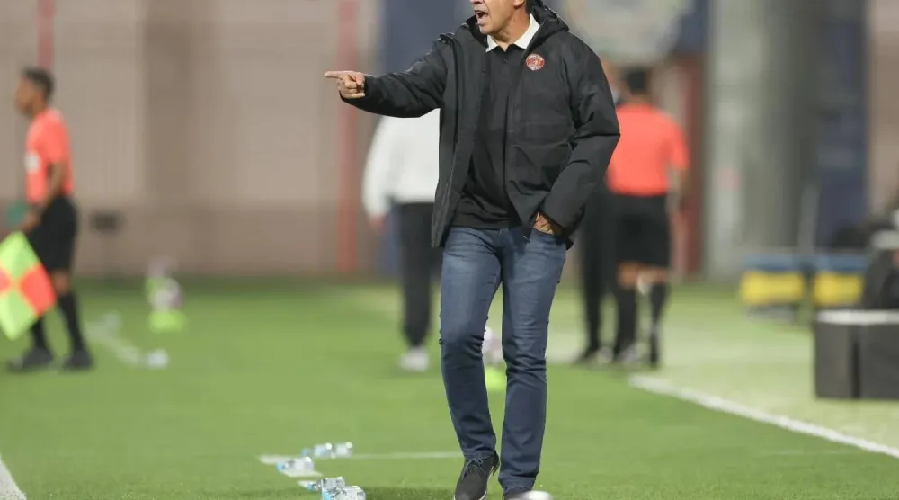 فابيو كاريلي مدرب فريق ضمك (تصوير: عدنان مهدلي)