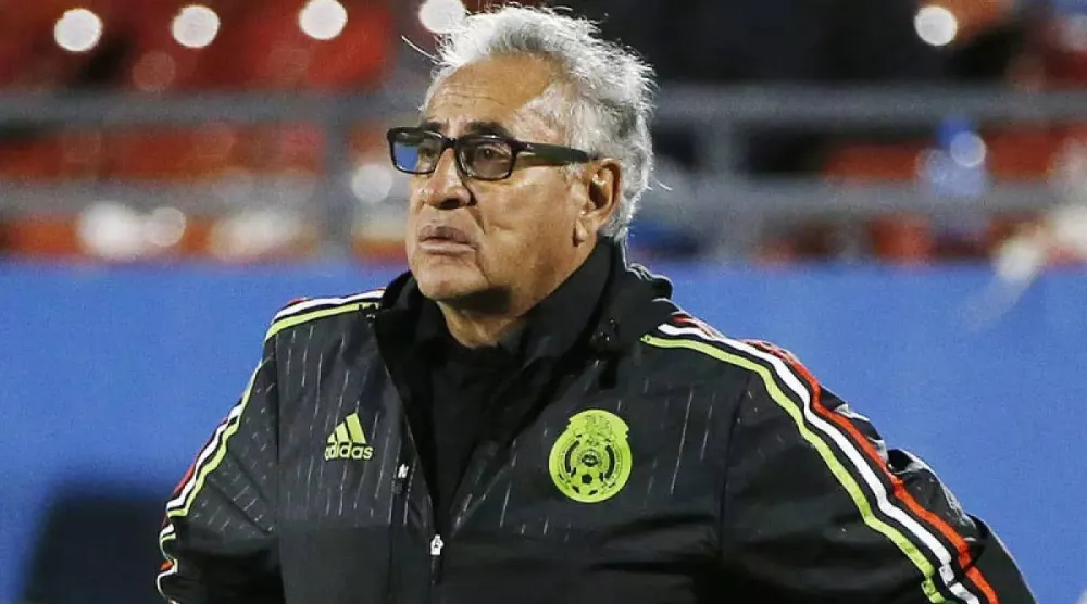 النجم المكسيكي الدولي السابق ليوناردو كويار (أ.ب)