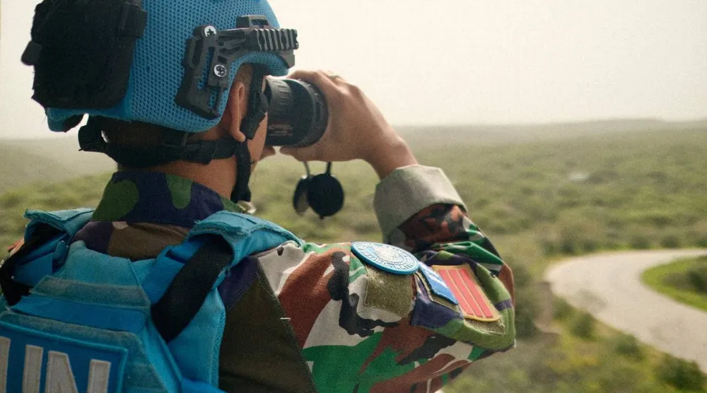 أحد جنود قوة الأمم المتحدة المؤقتة العاملة في جنوب لبنان (اليونيفيل)