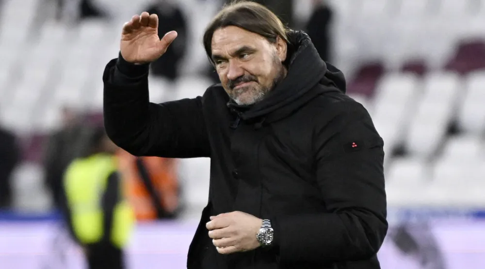 دانييل فاركي المدير الفني لفريق ليدز يونايتد (رويترز)