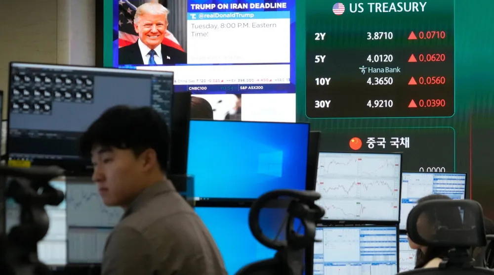 الأسواق الآسيوية تتأهب لـ«ضربة ترمب»... والأنظار تتجه نحو منشآت طهران