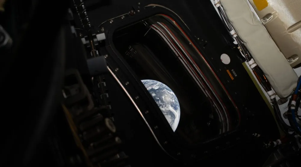 03 April 2026: A partial views of Earth taken by NASA astronaut and Artemis II Commander Reid Wiseman from a window on the Orion spacecraft as it heads to the Moon. The picture was released on the third day of the first mission since 1972 to send people around the moon. Photo: Reid Wiseman/Nasa/Planet Pix via ZUMA Press Wire/dpa