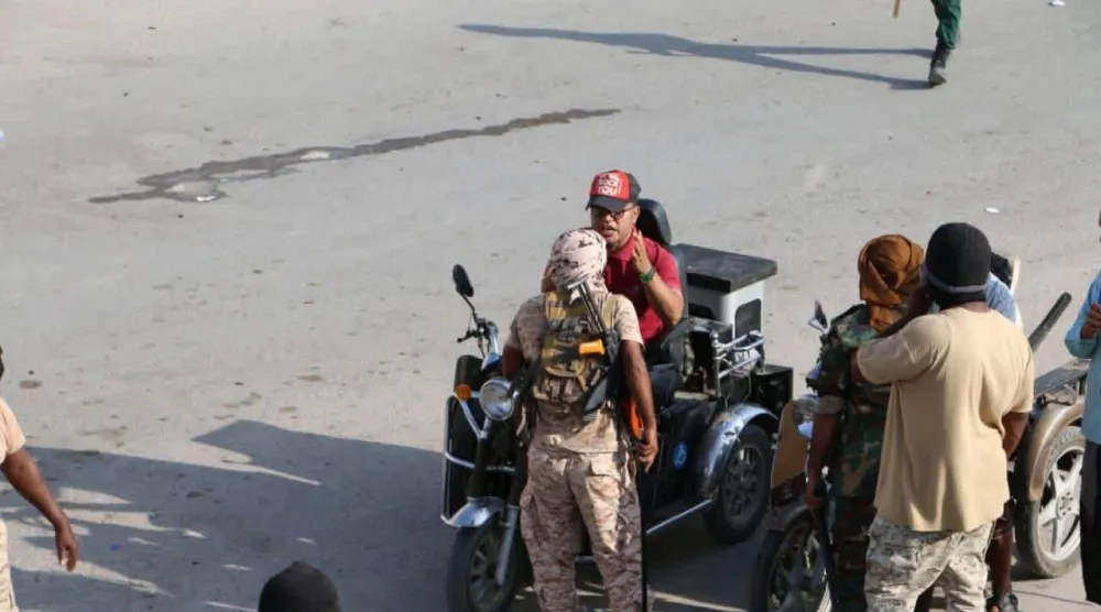 قوات الأمن انتشرت في شوارع المكلا واتهمت مندسين بإطلاق النار والتسبب بمقتل مدنيَّين اثنين (إعلام محلي)
