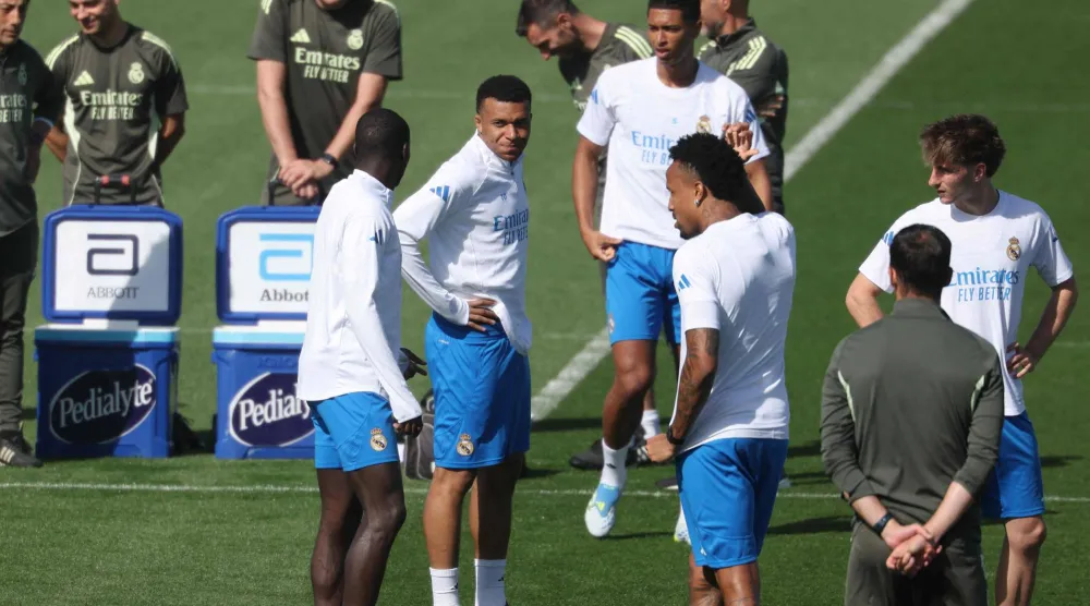 ريال مدريد خلال التحضيرات لمواجهة بايرن (أ.ف.ب)