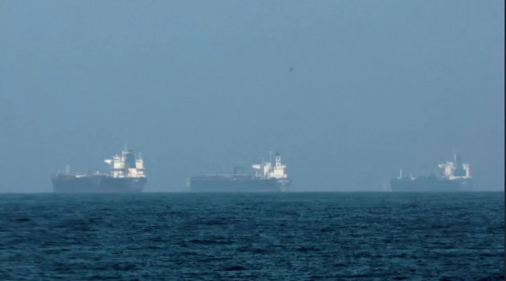 ناقلات نفط تنتظر قبالة سواحل الفجيرة 3 مارس 2026 (رويترز)