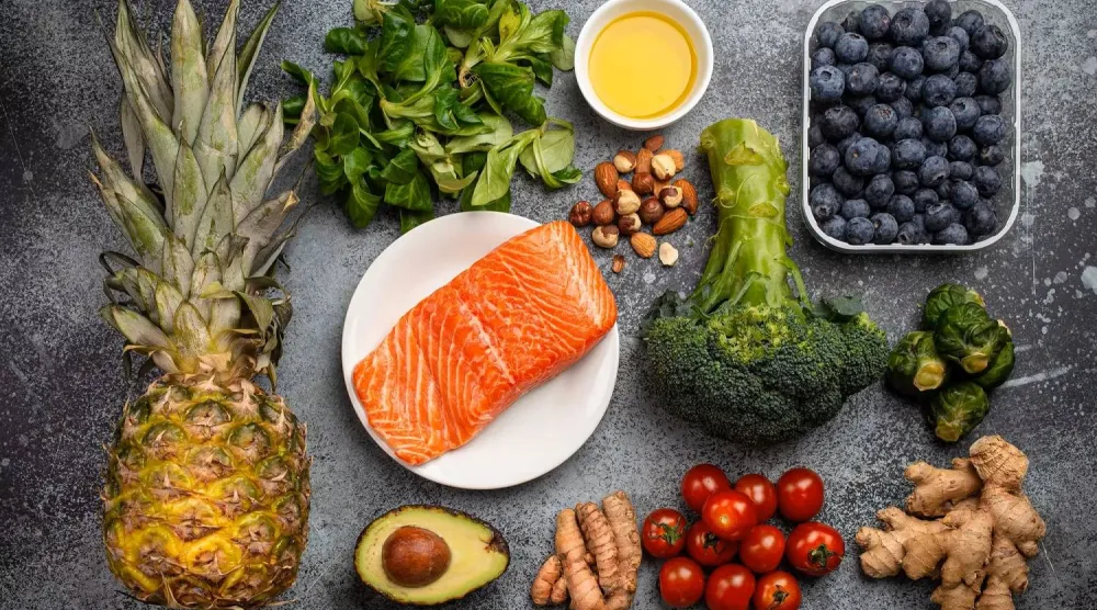 النظام الغذائي الغني بالأطعمة النباتية والأسماك الدهنية يكافح الالتهاب (كليفلاند كلينك)