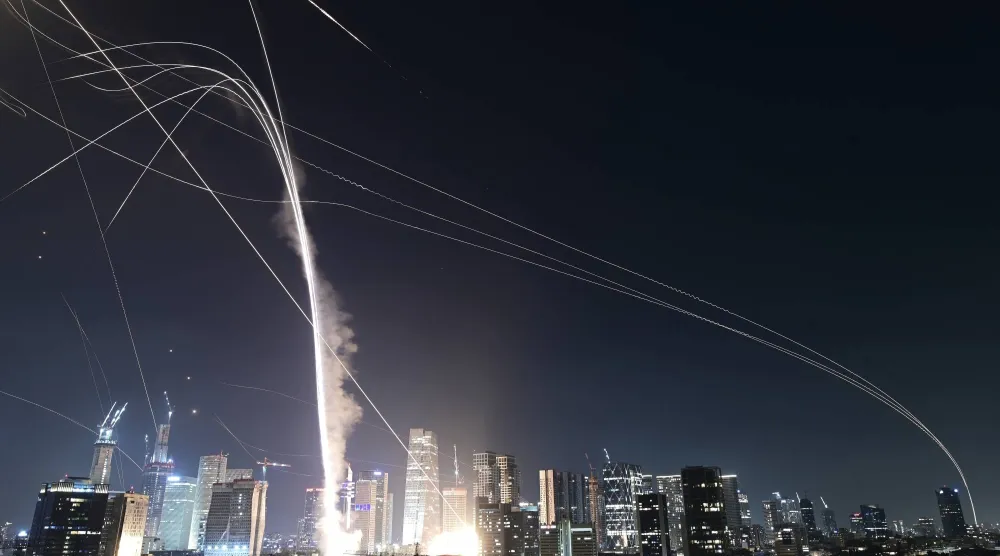 إسرائيل تمتلك منظومة دفاع جوي متعددة الطبقات للاعتراض حسب الارتفاعات (أ.ب)