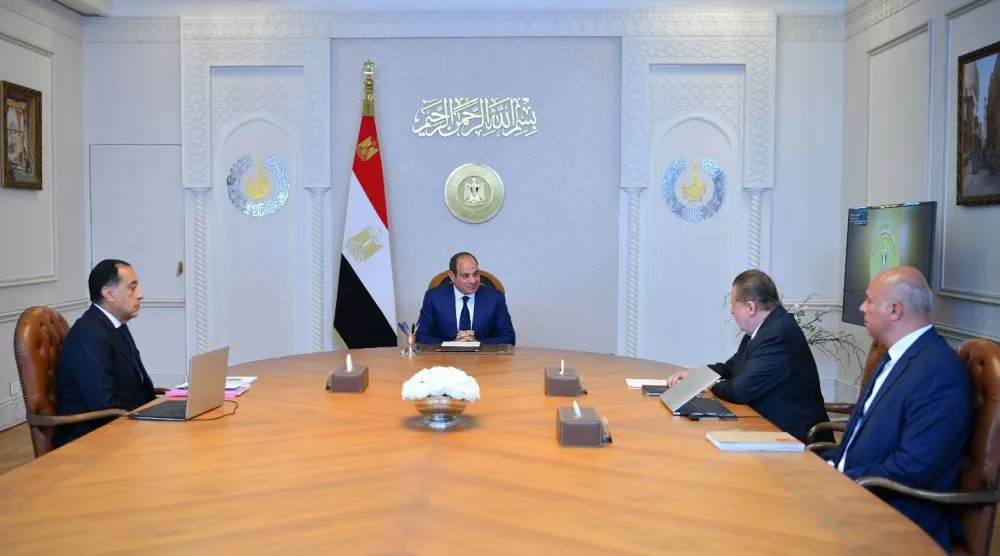 الرئيس المصري عبد الفتاح السيسي يبحث السياسة النقدية مع رئيس الوزراء ومحافظ البنك المركزي (الرئاسة) 