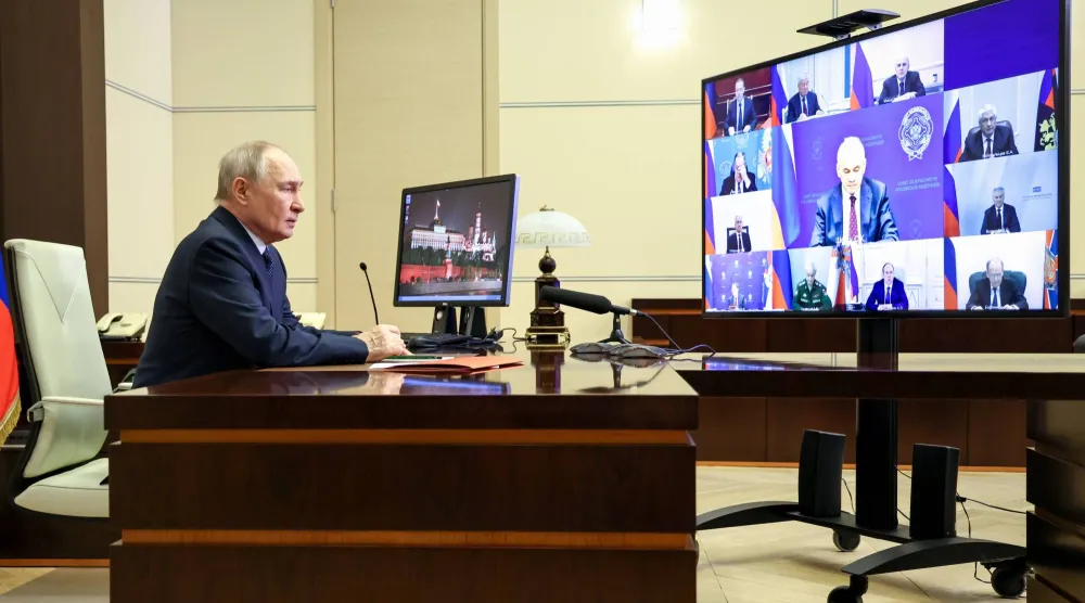 الرئيس الروسي فلاديمير بوتين خلال ترؤسه اجتماعاً لـ«مجلس الأمن القومي» في موسكو يوم 3 أبريل 2026 (أ.ب)